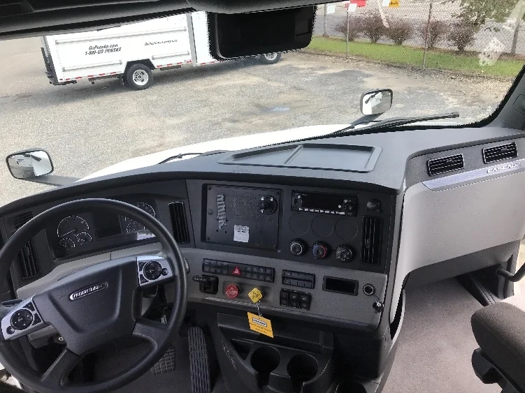2022 Freightliner Cascadia in Newport News, VA — photo 10