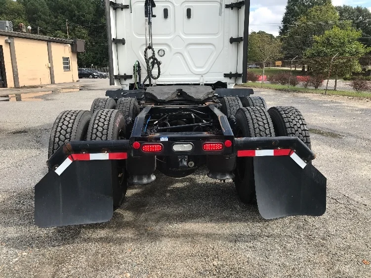 2022 Freightliner Cascadia in Newport News, VA — photo 6