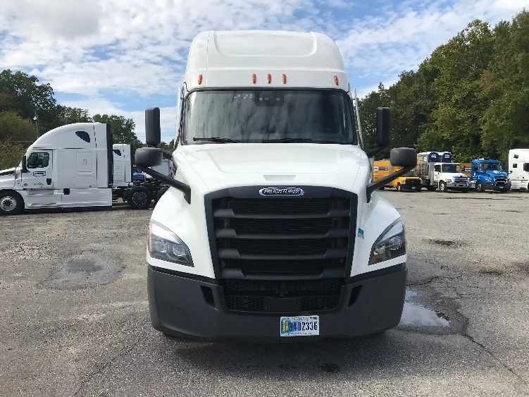 2022 Freightliner Cascadia in Newport News, VA — photo 2