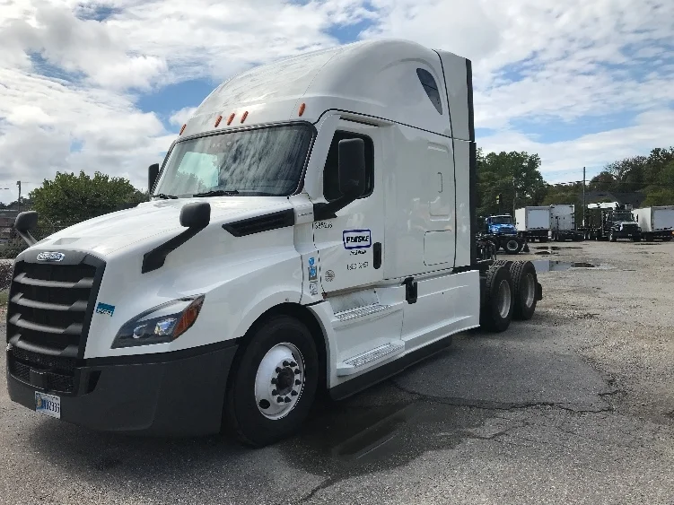 2022 Freightliner Cascadia in Newport News, VA — photo 3