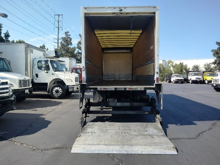 2019 Hino 268 in Torrance, CA — photo 9