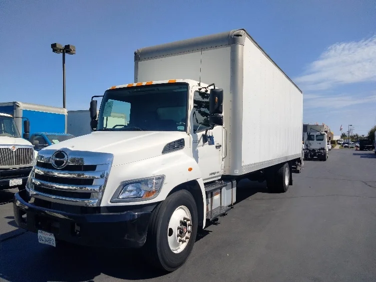 2019 Hino 268 in Torrance, CA — photo 3