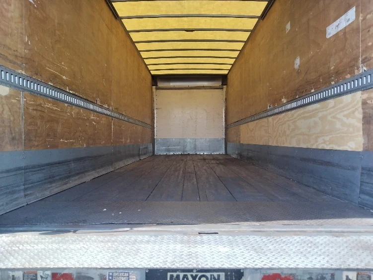2019 Hino 268 in Torrance, CA — photo 10