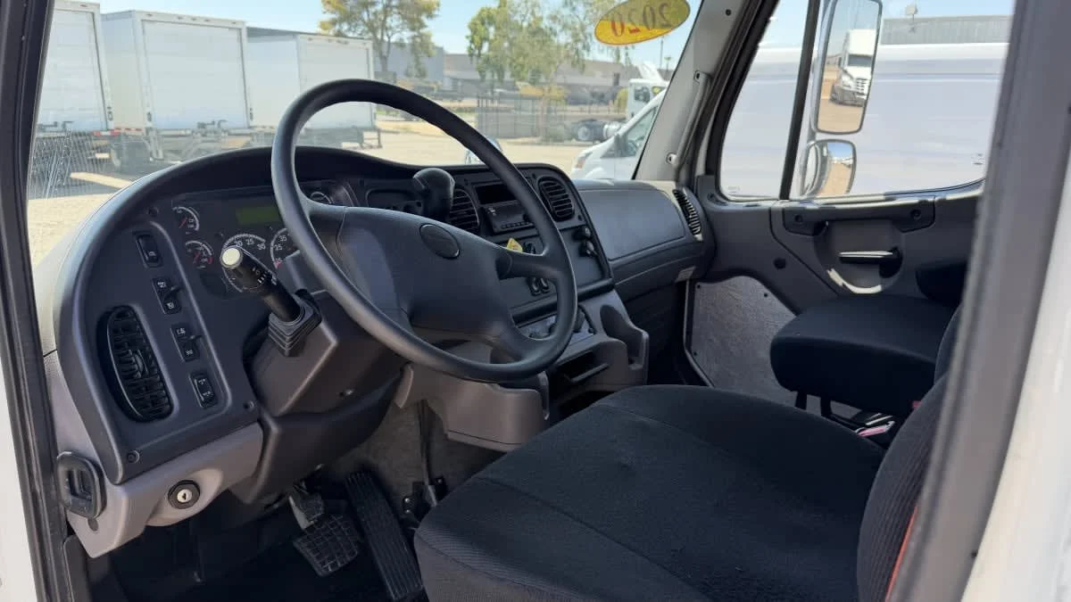 2020 Freightliner M2 106 in Phoenix, AZ — photo 7