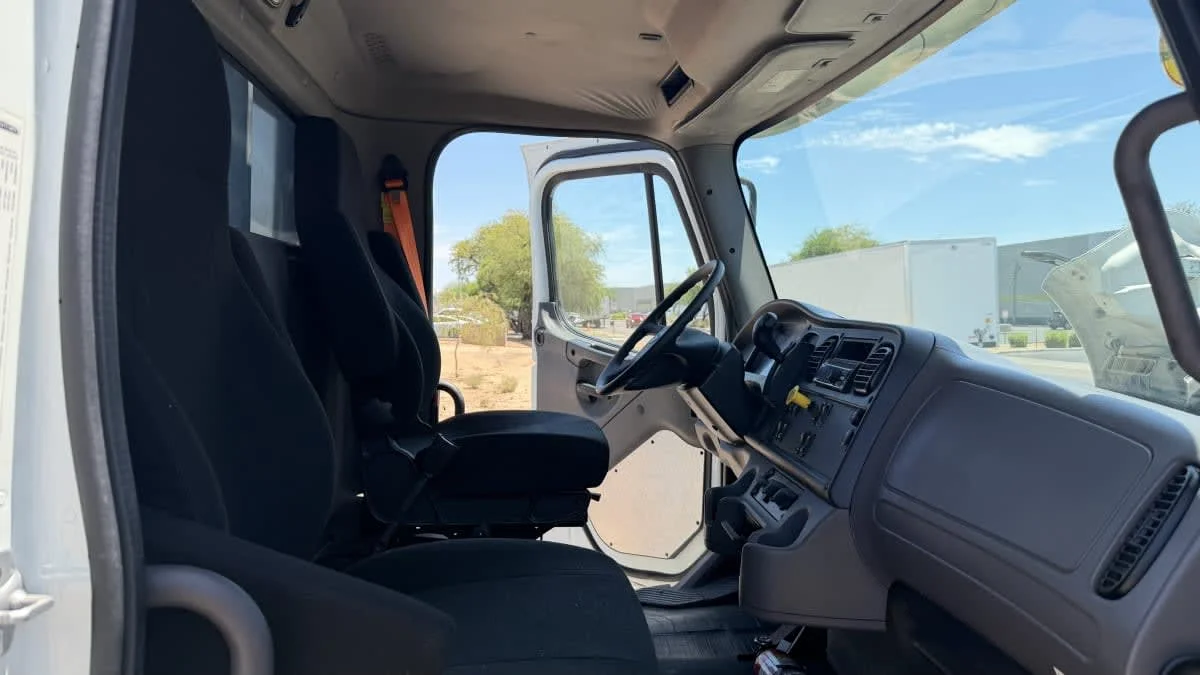 2020 Freightliner M2 106 in Phoenix, AZ — photo 16