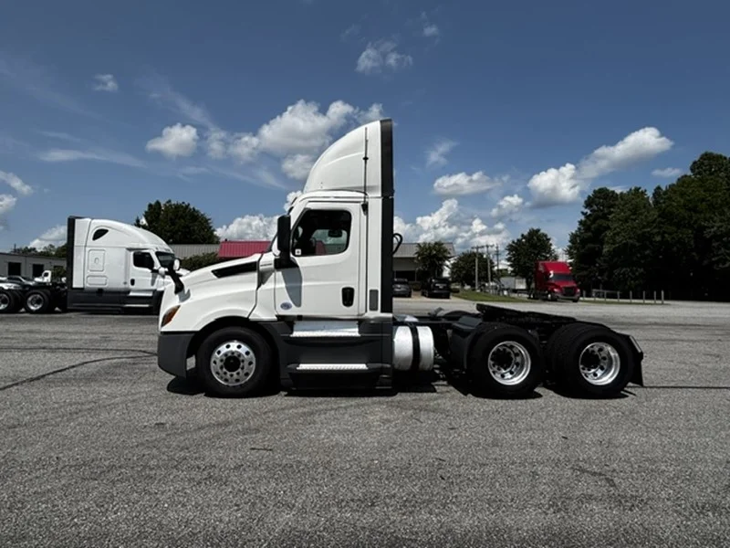 2021 Freightliner Cascadia — photo 5
