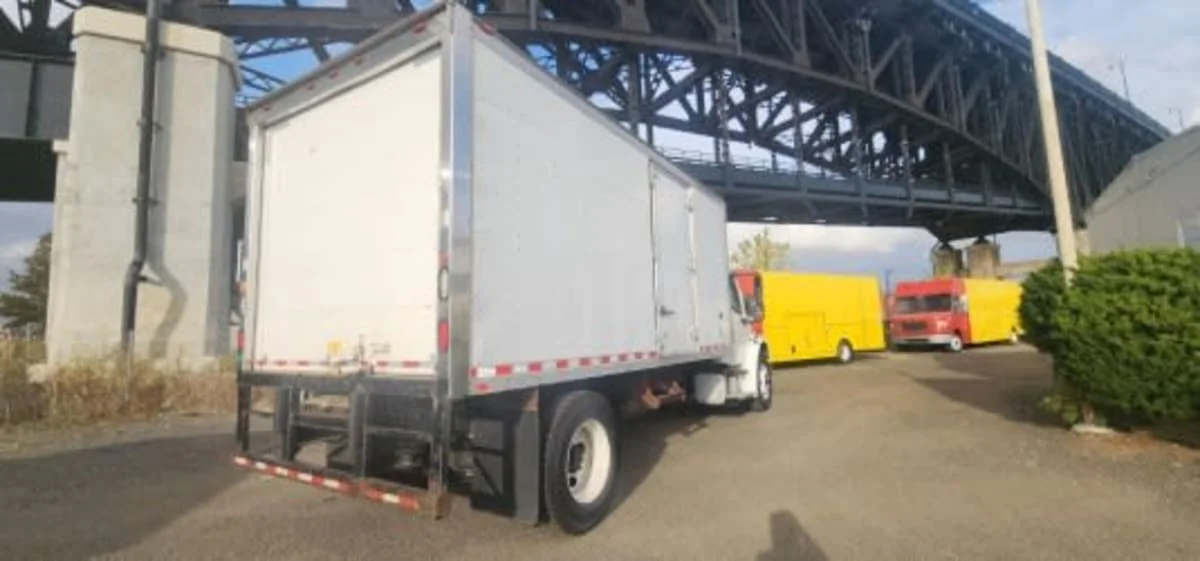 2017 Freightliner M2 106 - image 6