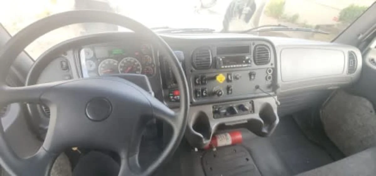 2017 Freightliner M2 106 - image 8