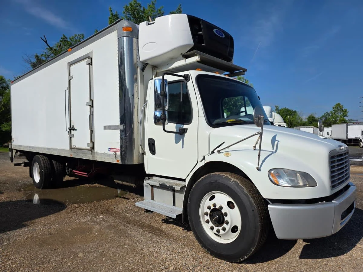 2016 Freightliner M2 106 - image 3