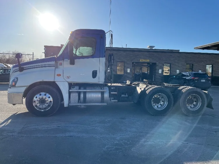 2018 Freightliner Cascadia - image 4