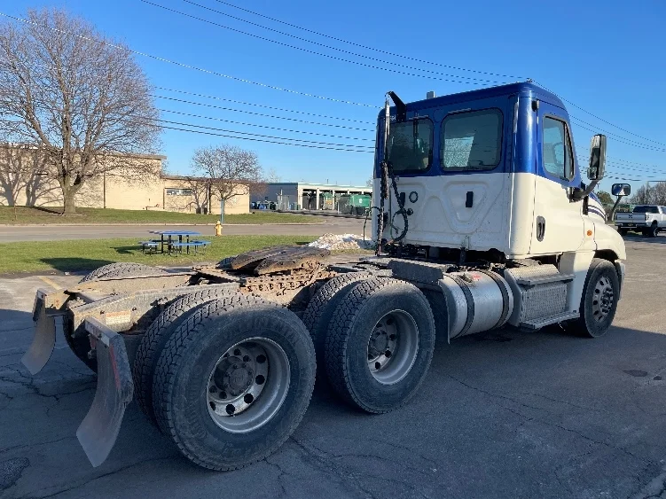 2018 Freightliner Cascadia - image 7