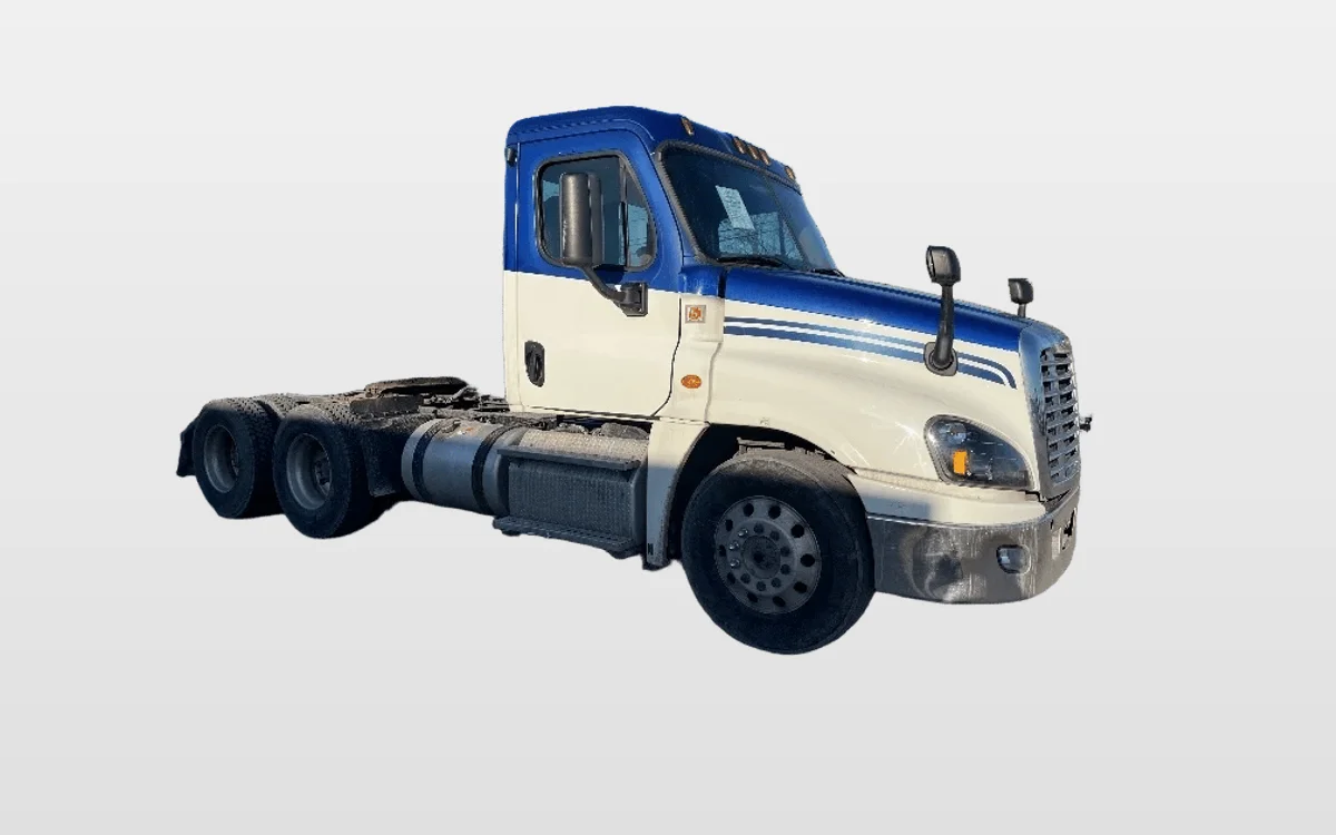 2018 Freightliner Cascadia - image 1