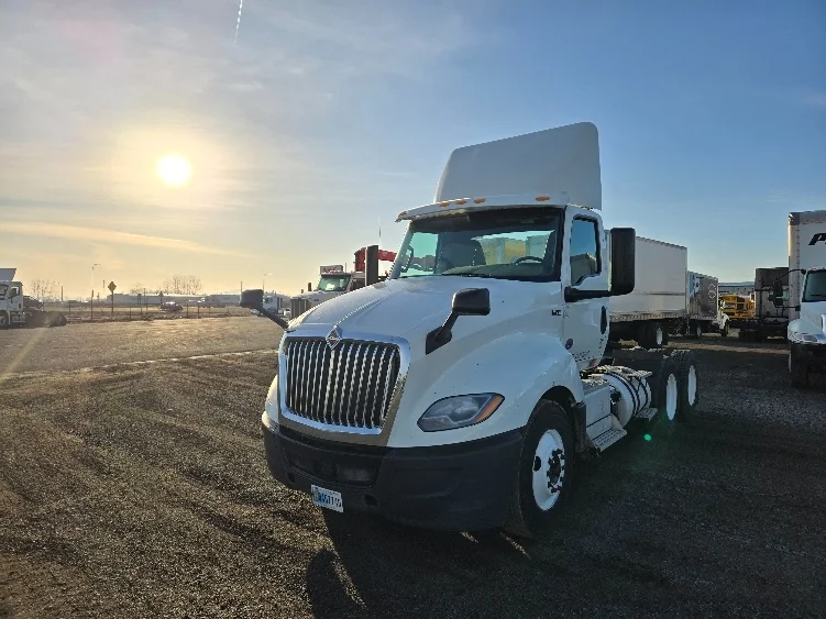 2019 International LT in Yakima, WA — photo 3