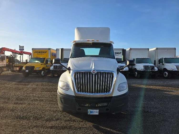 2019 International LT in Yakima, WA — photo 2