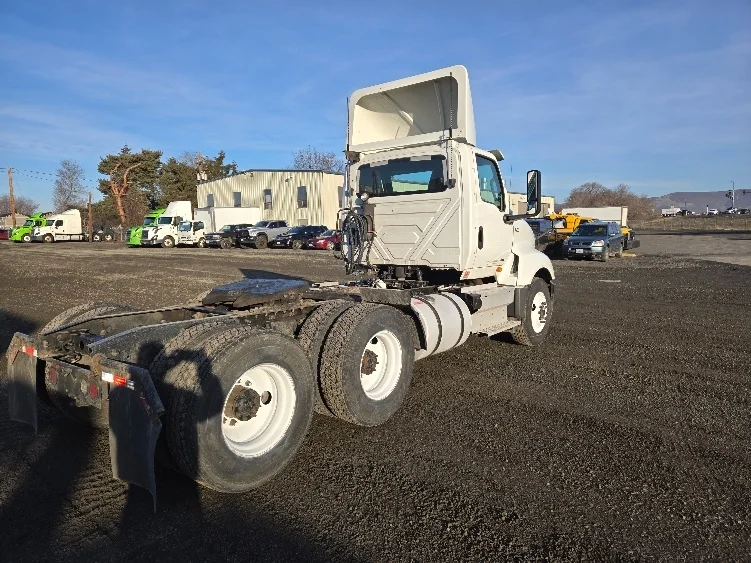 2019 International LT in Yakima, WA — photo 7