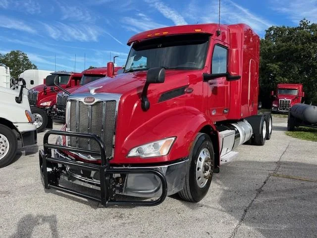 2022 Peterbilt 579 - image 2