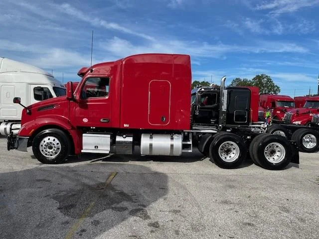 2022 Peterbilt 579 - image 3