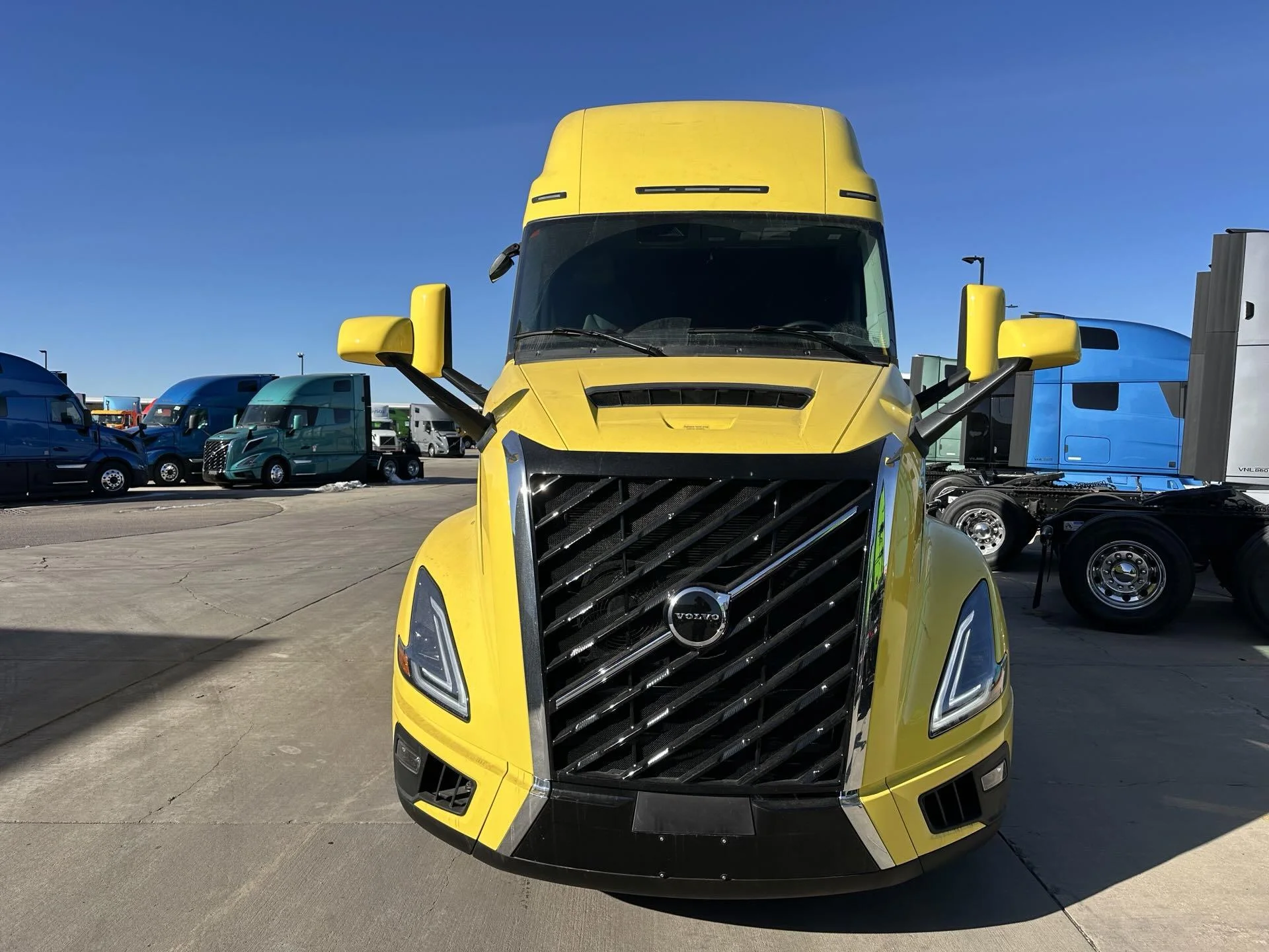 2026 Volvo VNL 860 - image 5