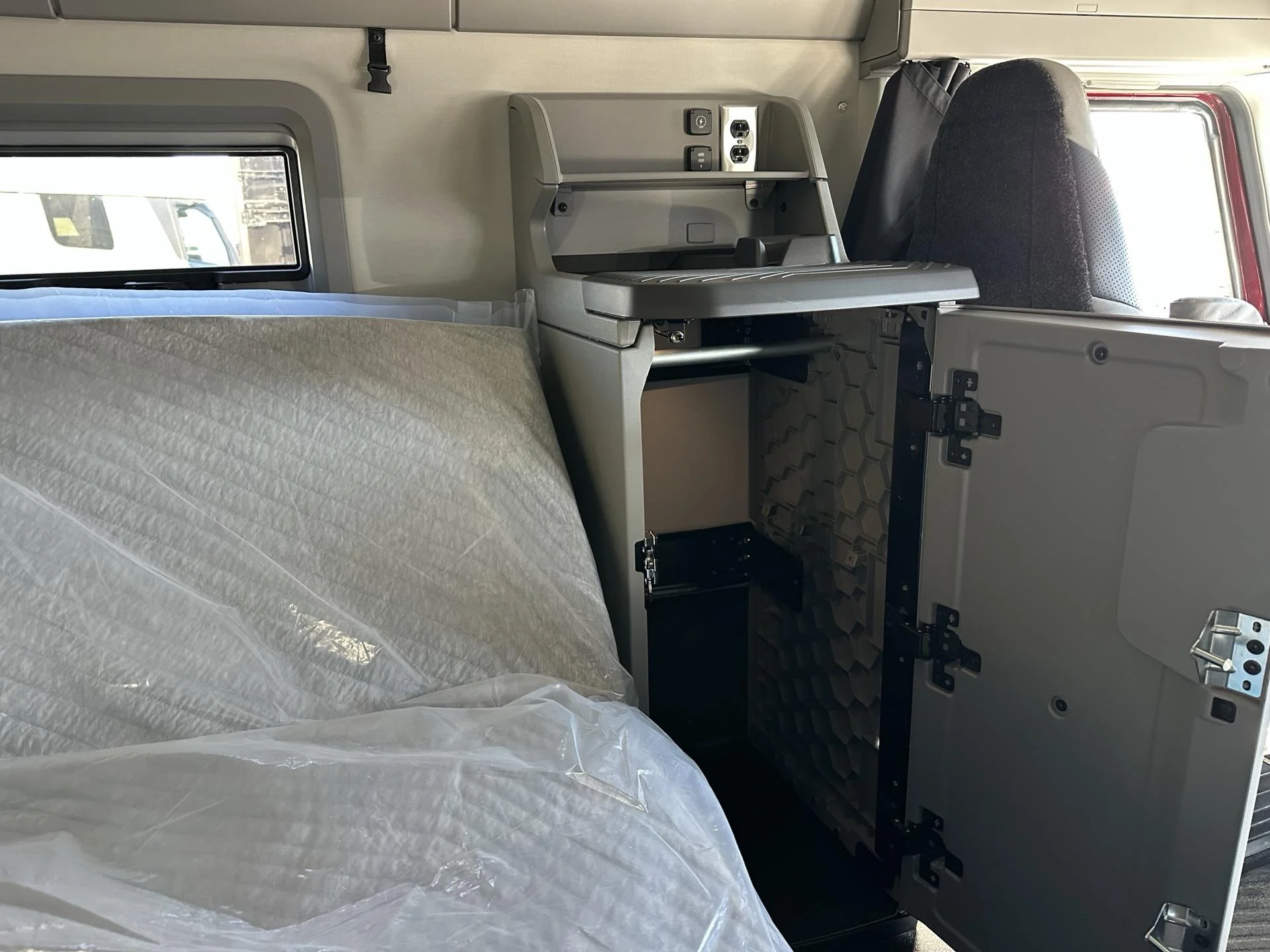 2026 Volvo VNL 860 - image 14