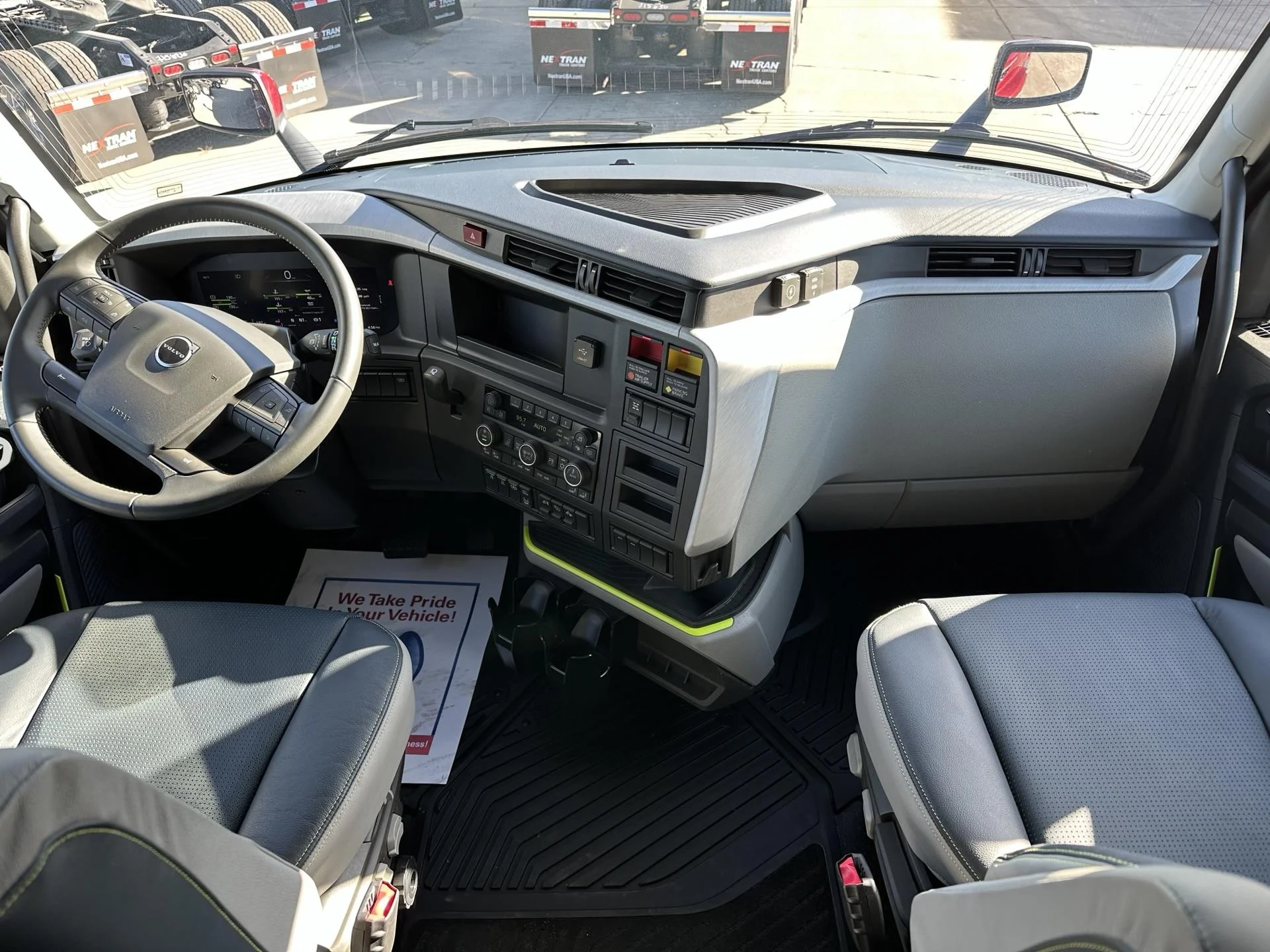 2026 Volvo VNL 860 - image 12