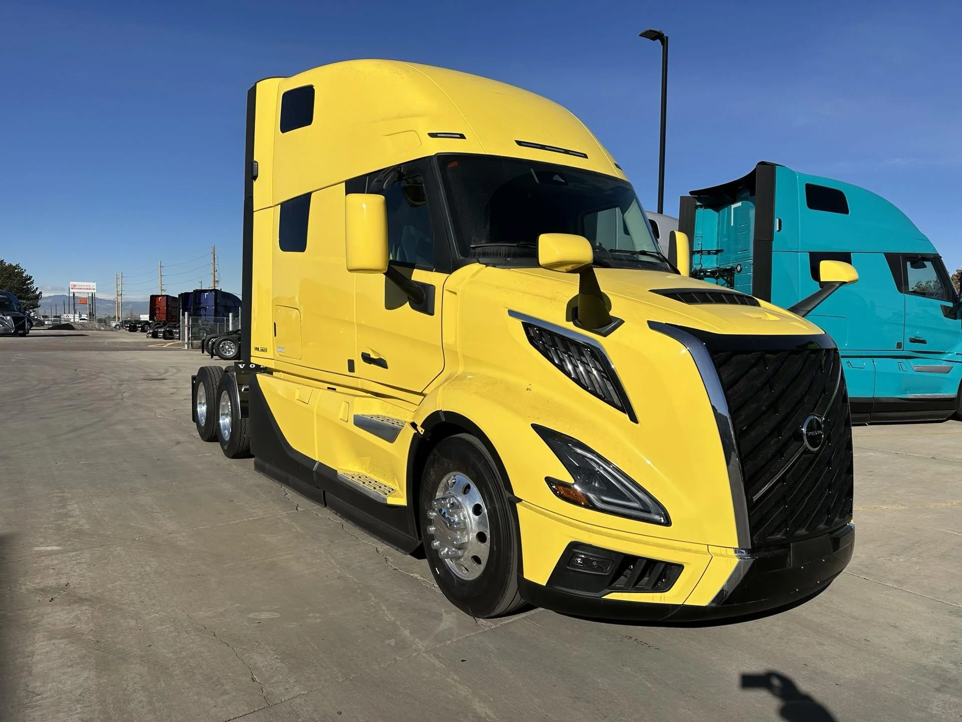 2026 Volvo VNL 860 - image 2
