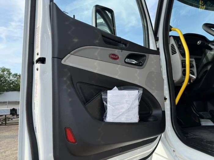 2027 Peterbilt 567 - image 29