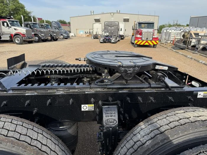 2027 Peterbilt 567 - image 21