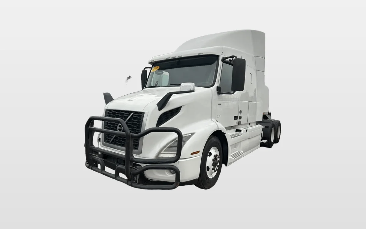 2020 Volvo VNR 640 - image 1