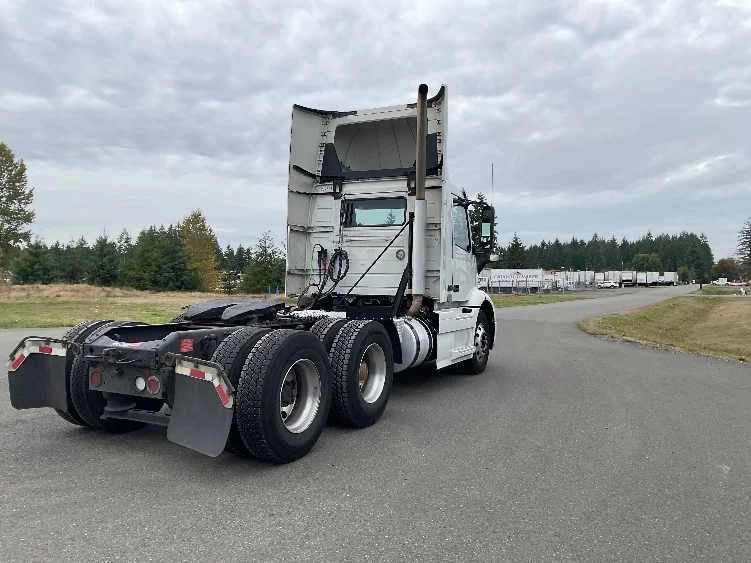 2020 Volvo VNR 640 in Lacey, WA — photo 7