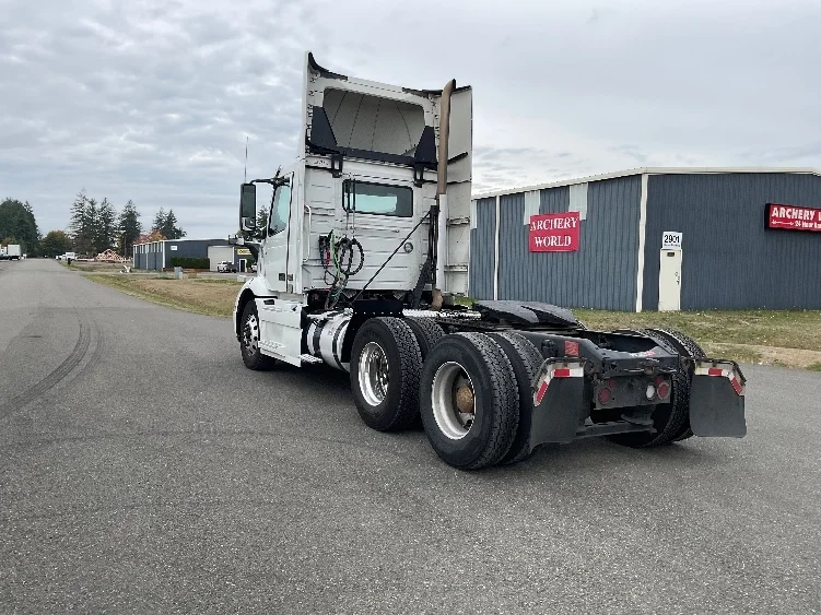2020 Volvo VNR 640 in Lacey, WA — photo 5