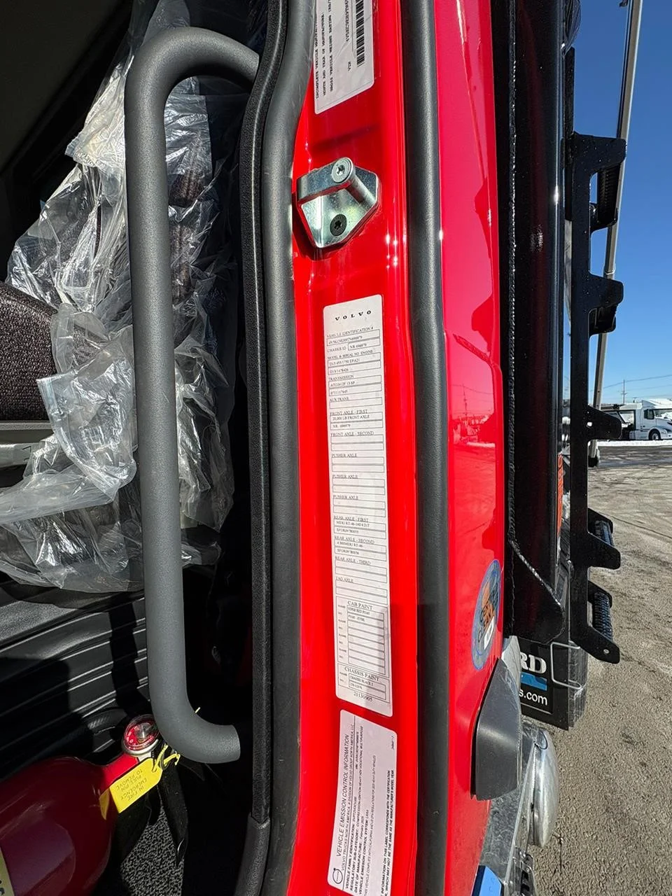 2025 Volvo VHD 300 in Hermon, ME — photo 6