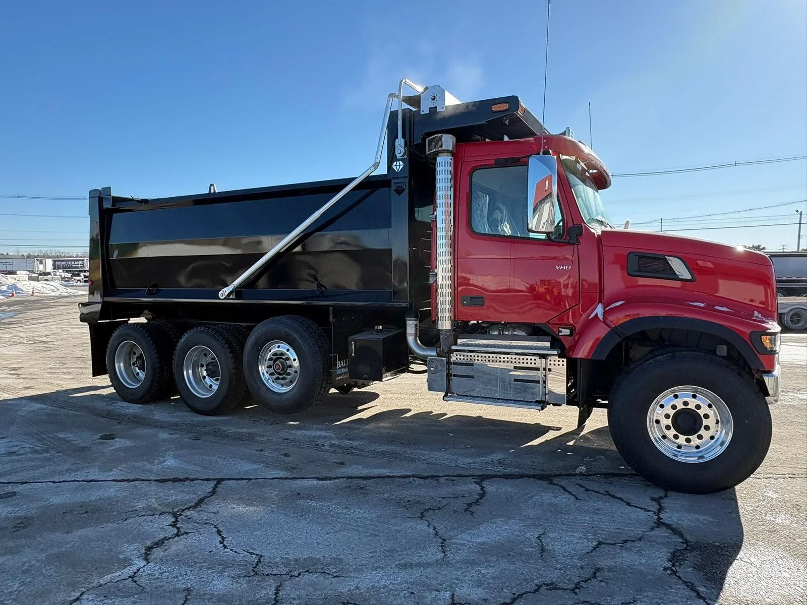 2025 Volvo VHD 300 in Hermon, ME — photo 3