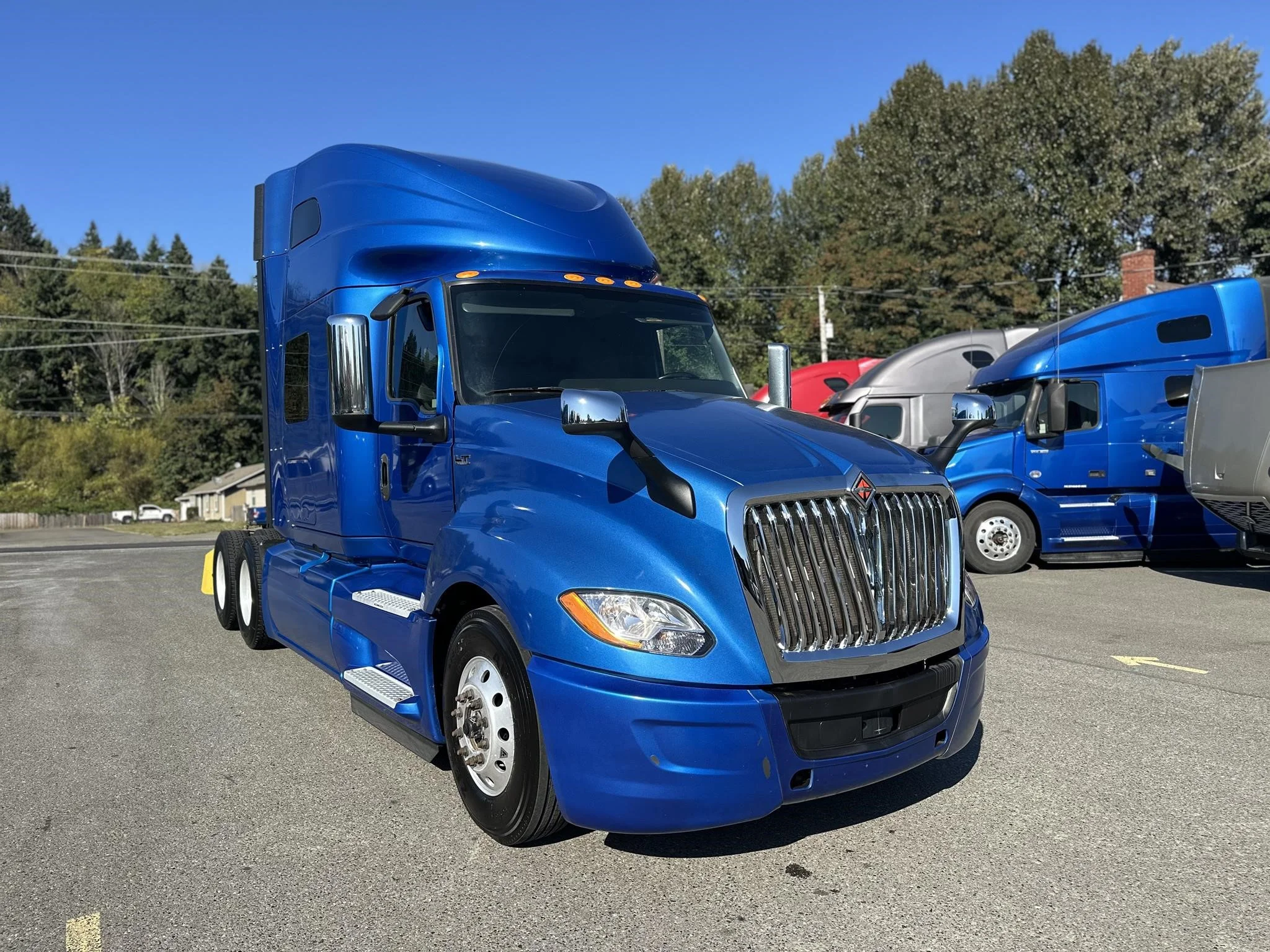 2021 International LT in Ridgefield, WA — photo 2