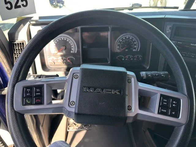 2024 Mack Pinnacle - image 9