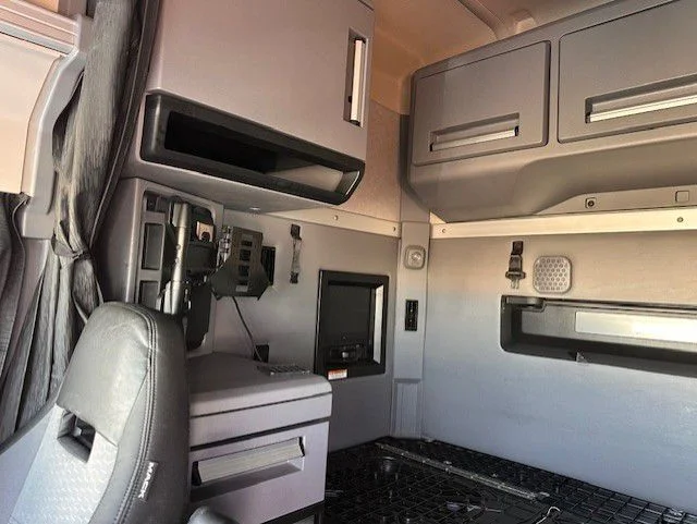 2024 Mack Pinnacle - image 11