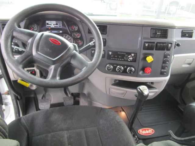 2019 Peterbilt 579 - image 10