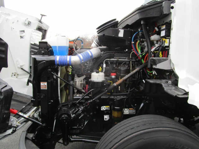 2019 Peterbilt 579 - image 8