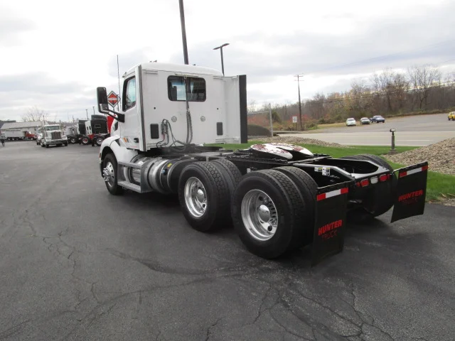2019 Peterbilt 579 - image 3