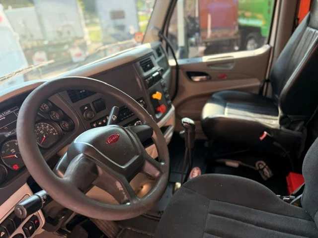 2019 Peterbilt 579 in Clarksburg, WV — photo 9