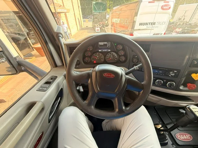 2019 Peterbilt 579 in Clarksburg, WV — photo 11