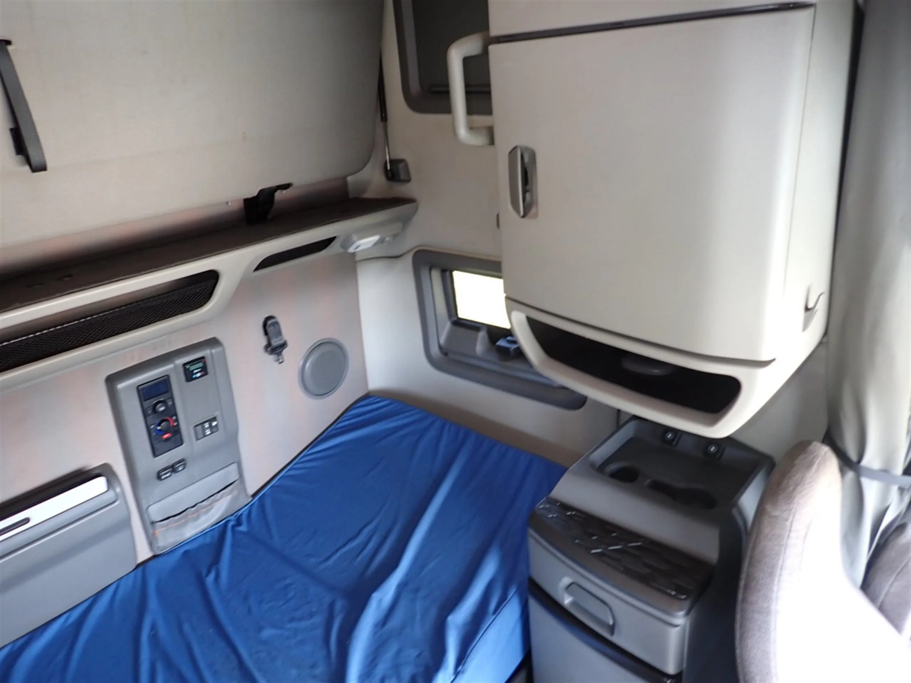 2020 Volvo VNL 760 in Guardian Atlanta — photo 8