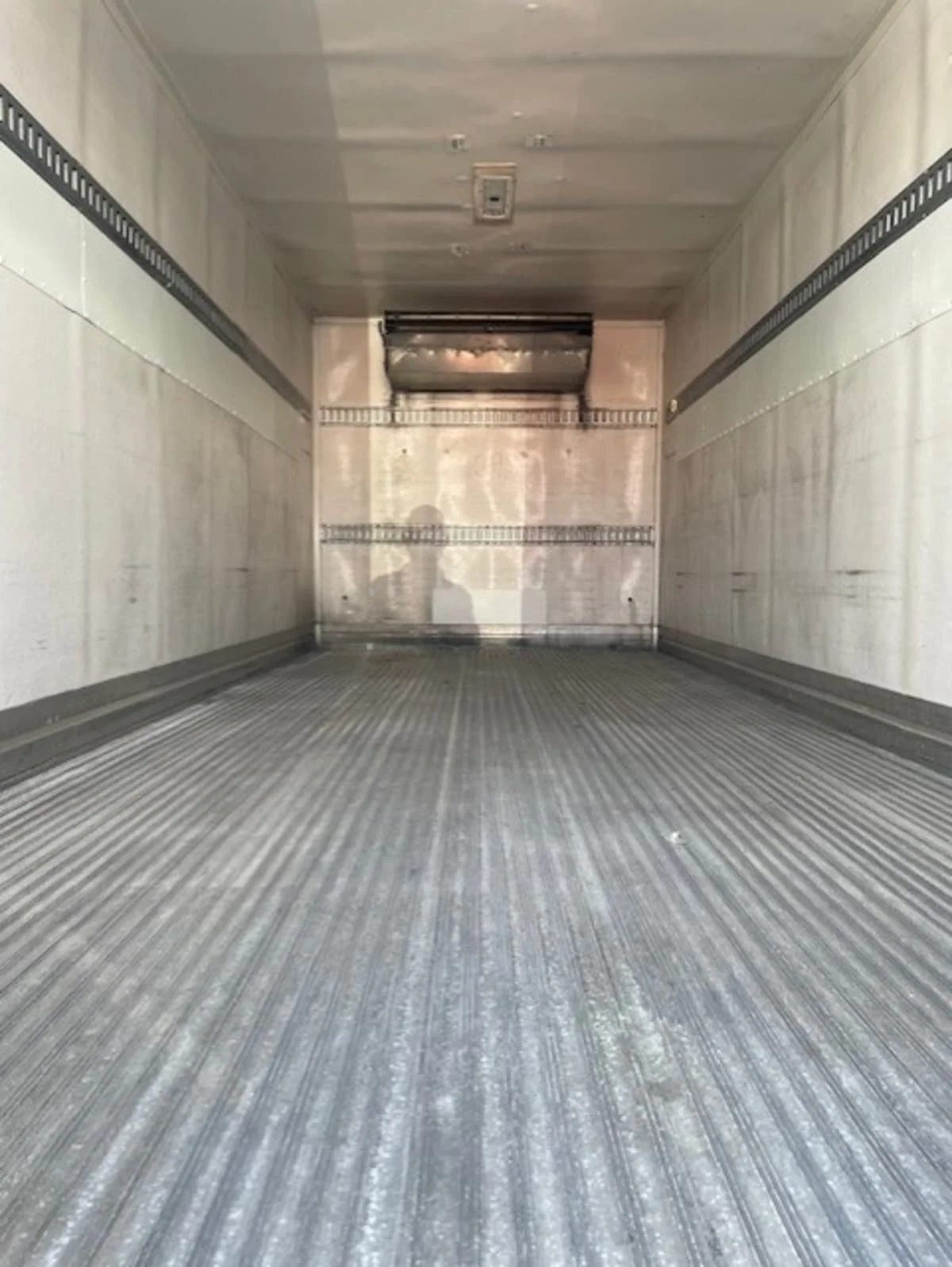 2019 Isuzu NQR in Farmingdale, NY — photo 9