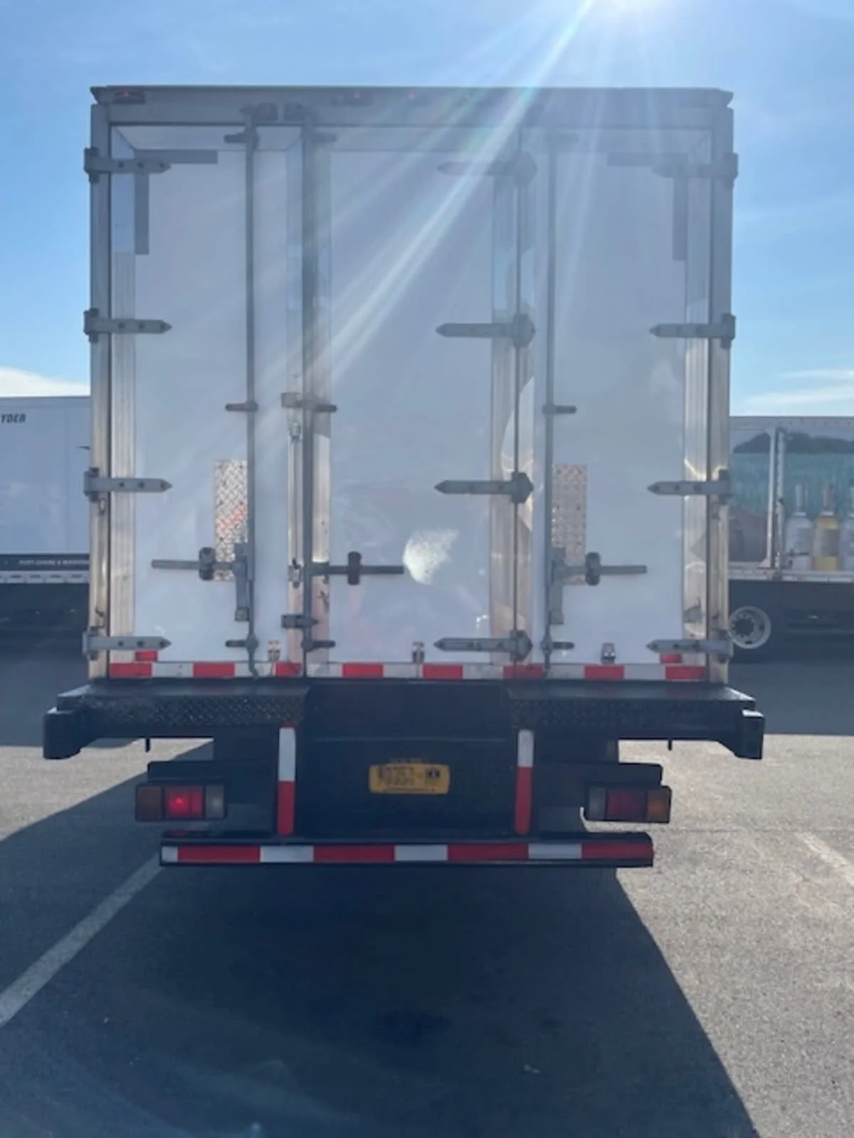 2019 Isuzu NQR in Farmingdale, NY — photo 5