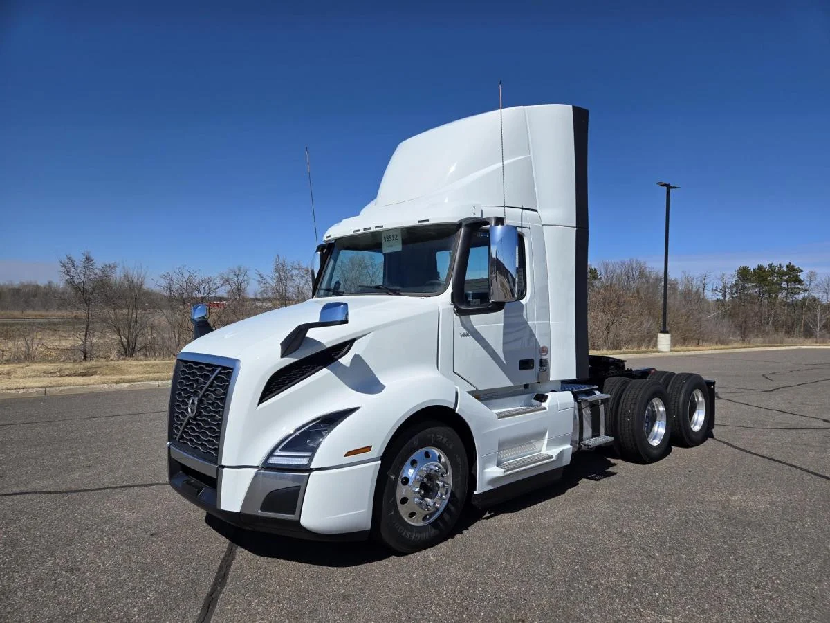2025 Volvo VNL 300 in Kahoka, MO