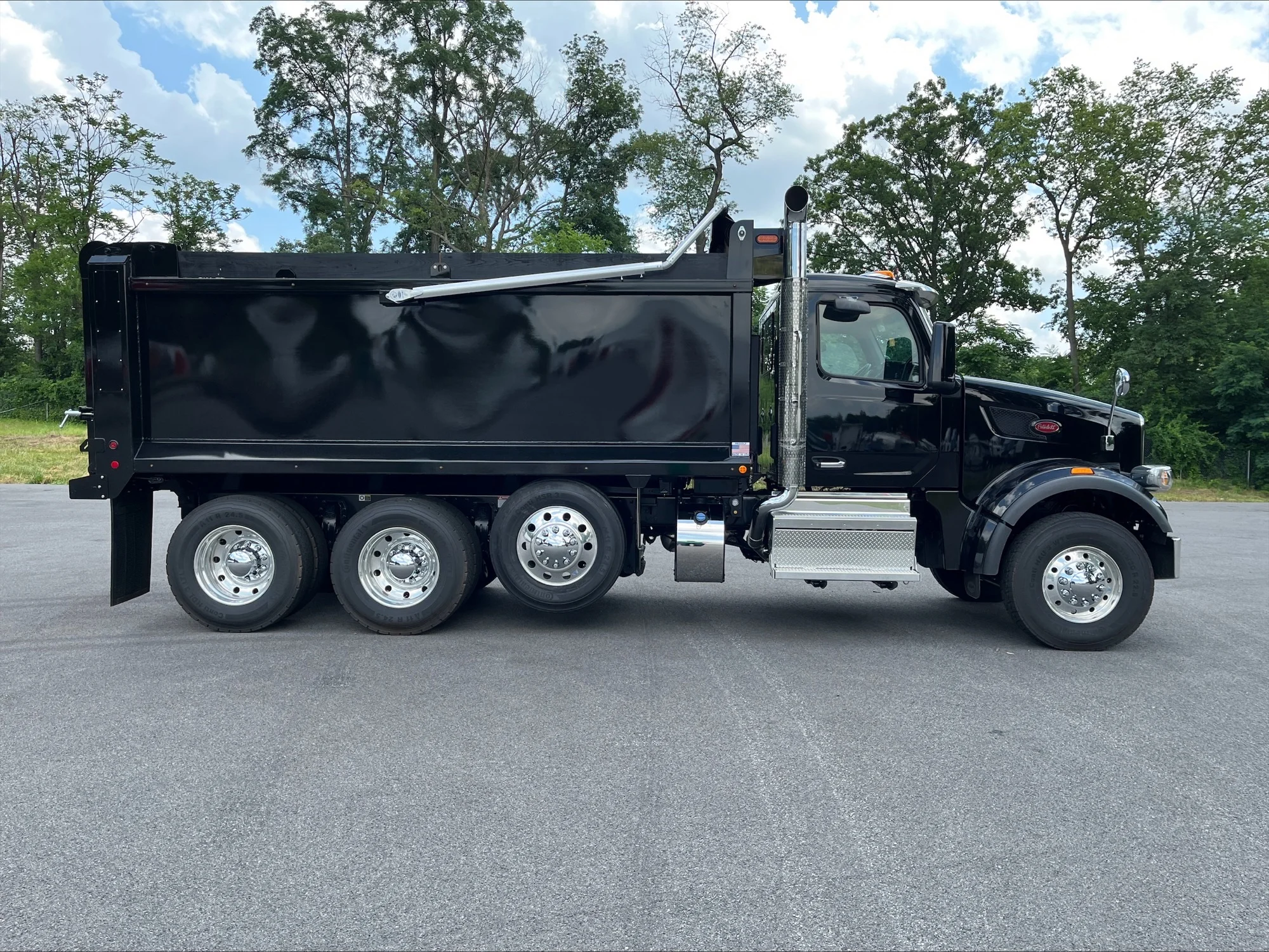2025 Peterbilt 567 in Baltimore, MD — photo 4