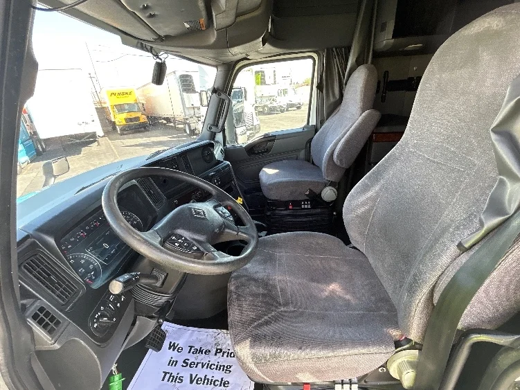 2020 International LT - image 10