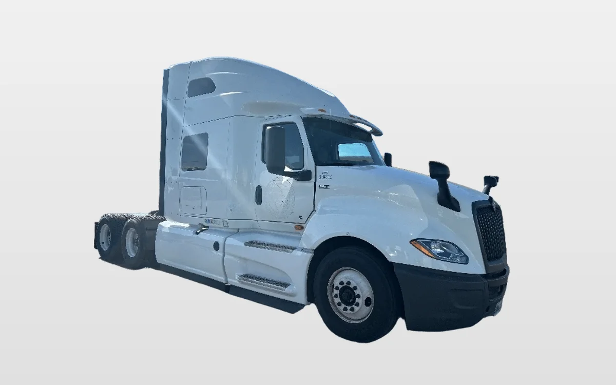 2020 International LT - image 1