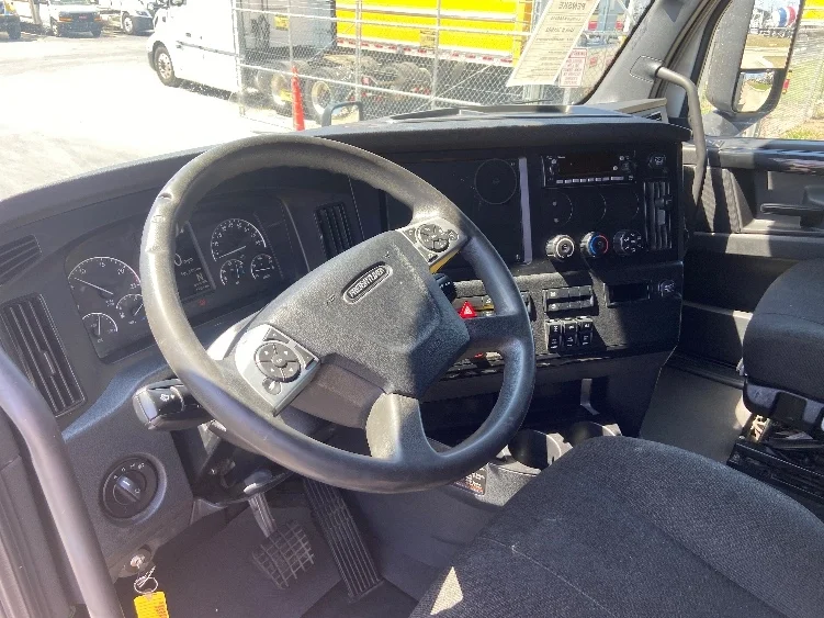 2023 Freightliner Cascadia - image 10