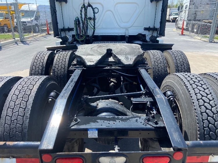 2023 Freightliner Cascadia - image 6