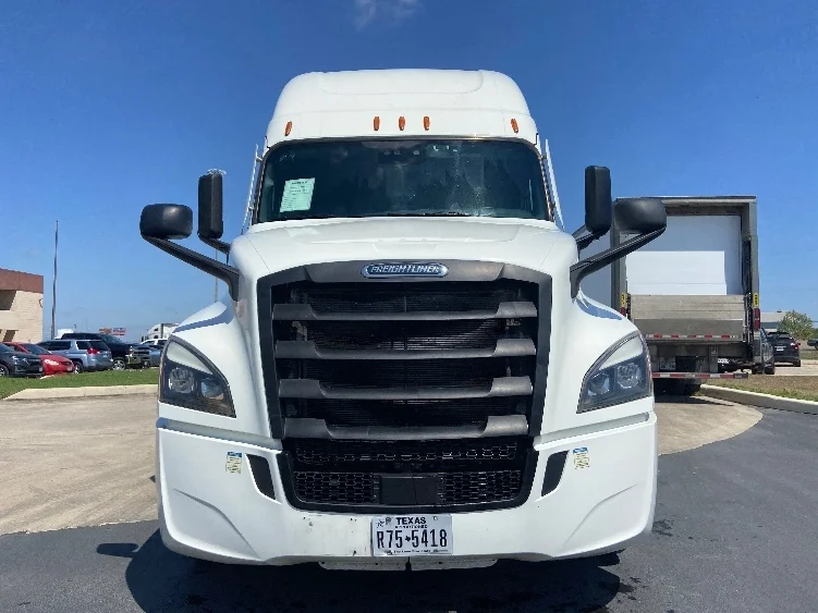 2023 Freightliner Cascadia - image 2